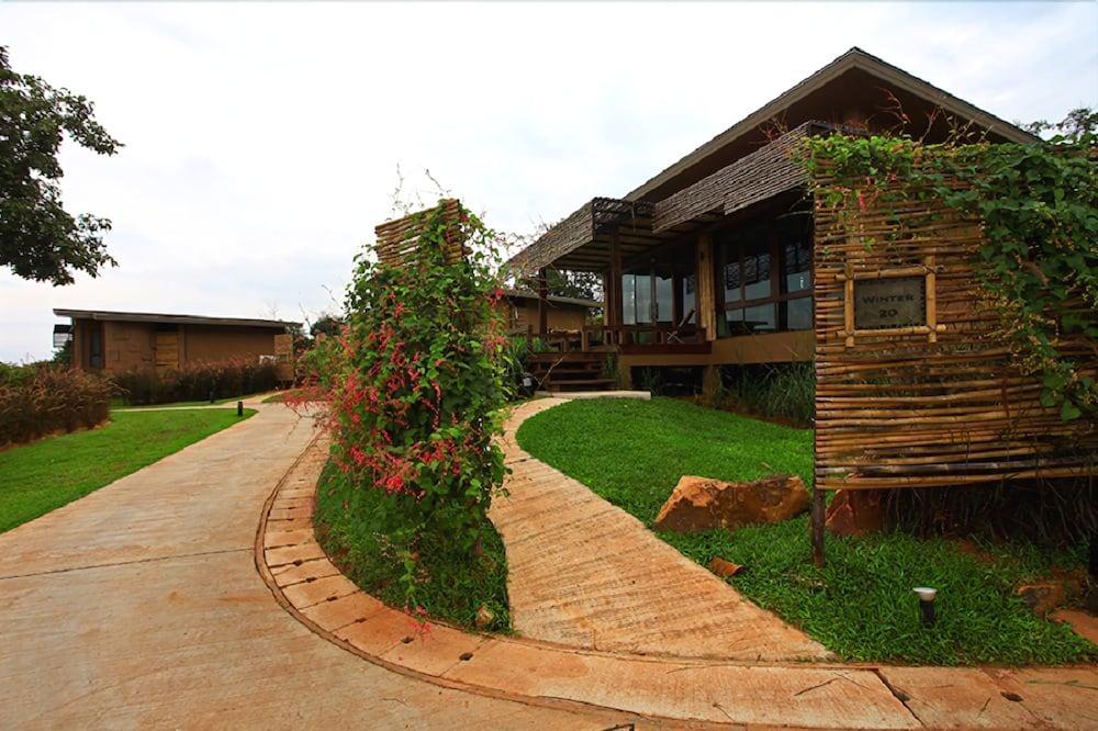 Mountain Creek Golf Resort & Residences Si Khio Exterior photo